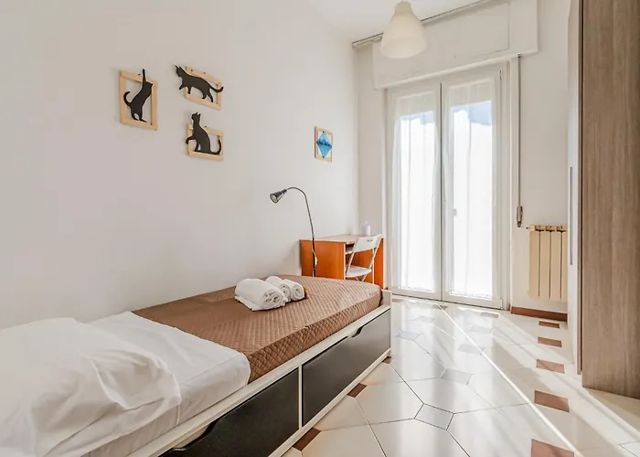 Guesthost - Sweet - Cozy In *