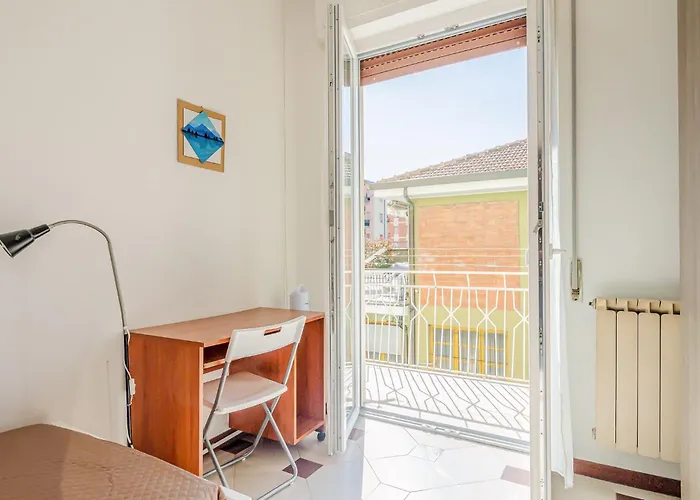 Guesthost - Sweet - Cozy In *